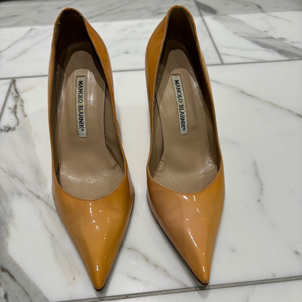 Manolo Blahnik Patent Leather Pumps Size EU 35 US 5B, 3 Inch Heels